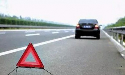 Mức phạt ô tô khi dừng xe, đỗ xe không có tín hiệu báo cho người điều khiển phương tiện khác biết